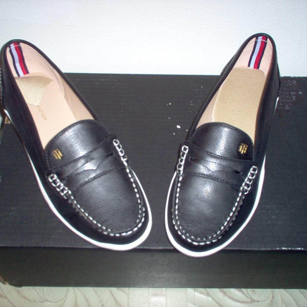 Tommy Hilfiger Black KAIA shoes. (NWT)